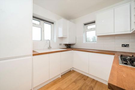 2 bedroom maisonette to rent - Photo 2