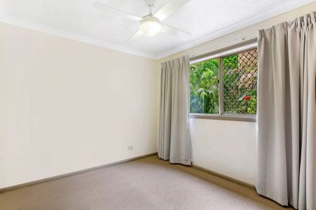 Stylish Ground-Floor Unit in Prime Hawthorne Location - Photo 3