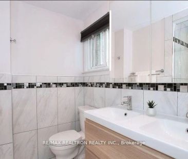 Condo Townhouse For Lease | N9268724 - Photo 6