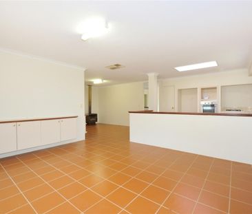 Family Home with Ducted Evap Air - Photo 4