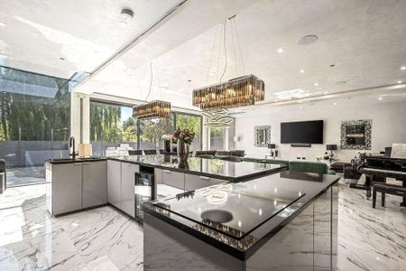 5 bedroom detached house to rent - Photo 3