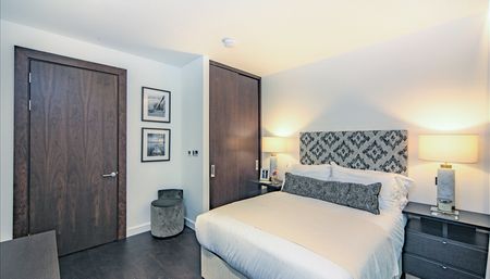 Luxurious 2-Bed, 2-Bath Apartment with Winter Garden in Nine Elms Thornes House SW11 7AG - Photo 5