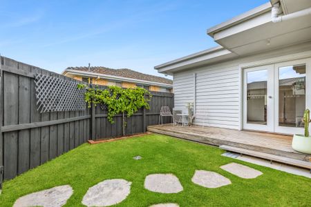 Charming three bedroom home - Photo 5