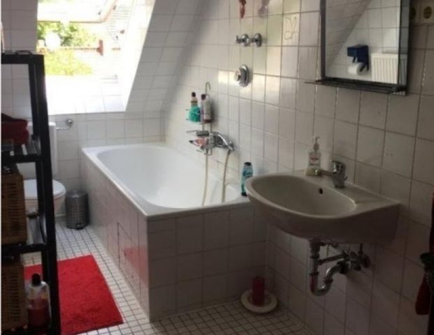 Helle möblierte Wohnung mit Dachterrasse zur Untermiete - Photo 1