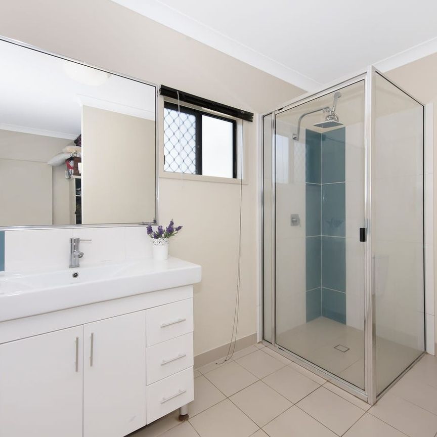 Spacious and Well-Appointed Family Home in Rasmussen! - Photo 1