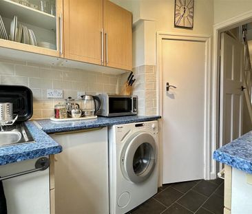3 bedroom semi-detached house to rent - Photo 4