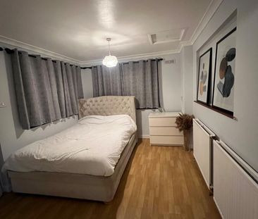 Room in a Shared House, Swinburne Crescent, CR0 - Photo 4