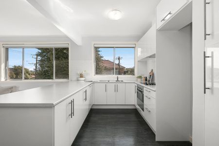 8/60 Brewster Street, Essendon VIC 3040 - Photo 4