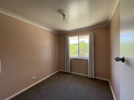 Tidy 3 bedroom home - Photo 2