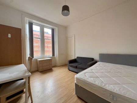 3 bedroom flat to rent - Photo 4