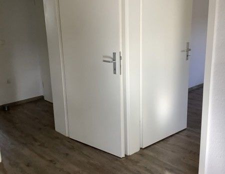 **Zentral & ruhig! Bezugsfertige 2-Zimmer-Wohnung mit Balkon** - Photo 1