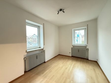Zentral gelegene 2,5-Zimmer-Wohnung mit Einbauküche & Balkon in Röthenbach - Photo 2