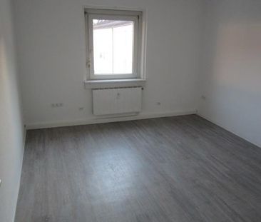 Renovierte 1,5-Zimmer-Wohnung ab sofort für Sie frei - Photo 1