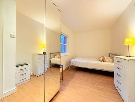 2 Bed Flat, Pembroke Road, W8 - Photo 5