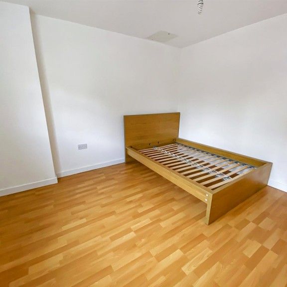 1 BED Apartment To rent - Photo 1