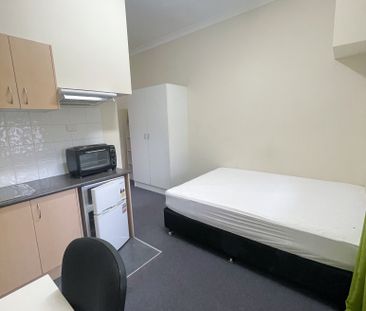 STUDIO APARTMENT - WARATAH - Photo 2