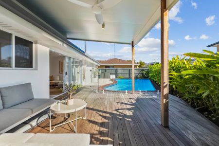 Coastal luxe living in the heart of Burleigh Waters - Photo 5