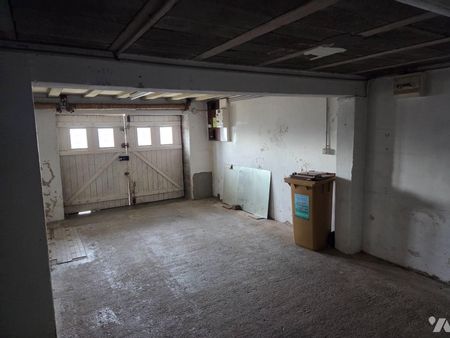 MAYENNE- Entre le centre Leclerc et le centre ville, pavillon sur sous-sol de deux chambres com... - Photo 5