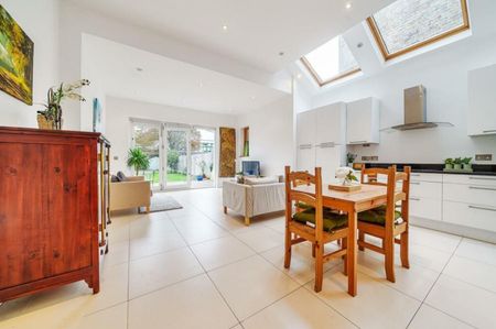 4 Bed Terraced House, Wimbledon Park Road, SW18 - Photo 2