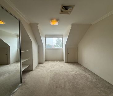 Two Bedroom Townhouse - Photo 5