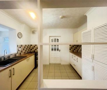 3 bedroom semi-detached house to rent - Photo 6