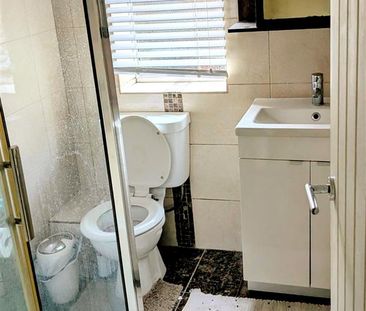 Priory Avenue, High Wycombe - Photo 2