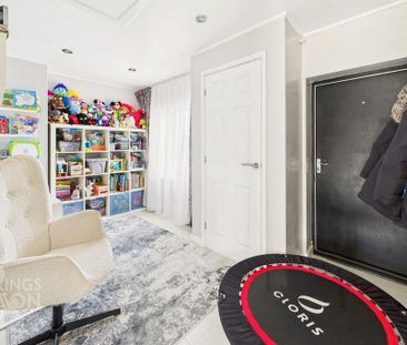 4 bedroom semi-detached house to rent - Photo 6