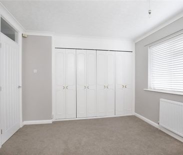 Recently redecorated and new carpets throughout, three bedroom deta... - Photo 5