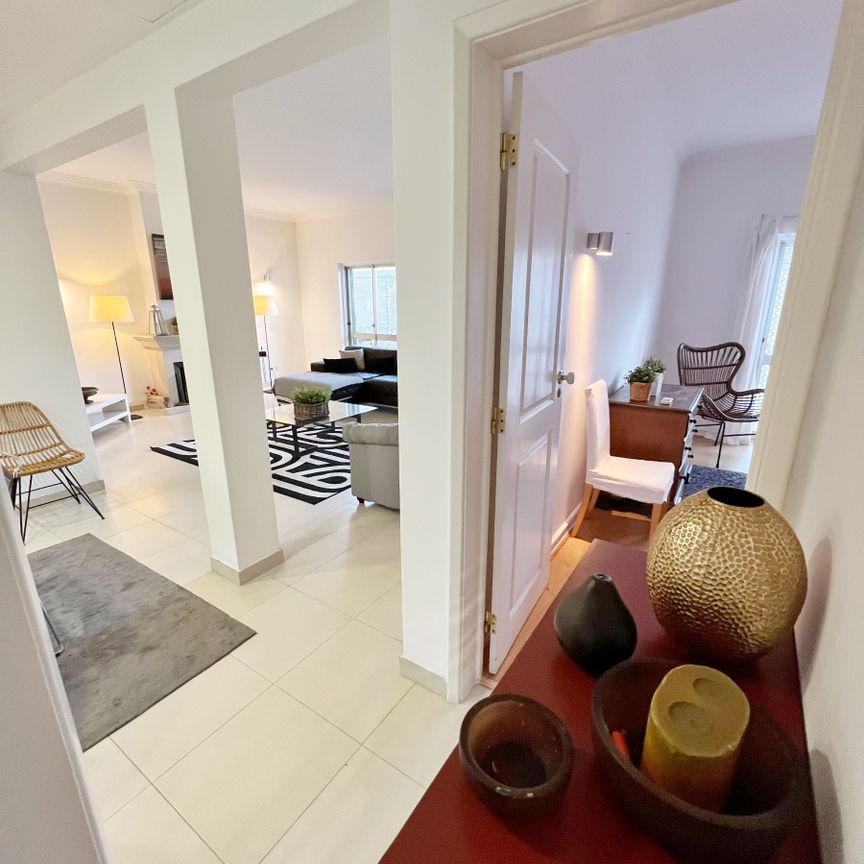 Two bedroom apartment in the center of Monte Estoril - Photo 1