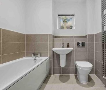 3 bedroom detached house to rent - Photo 4
