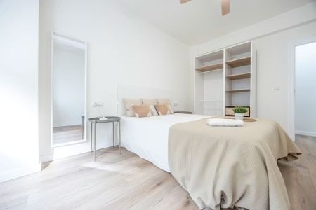 Carrer de lEscultor Josep Capuz, Valencia, Valencian Community 46004 - Photo 4