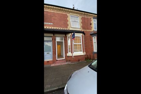 3 Bed Terraced House, Blandford Road, M6 - Photo 2