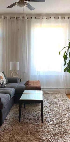 SUPER 4 1/2 ENSOLEILLE 2 BALCONS AU COEUR DU PLATEAU - Photo 1
