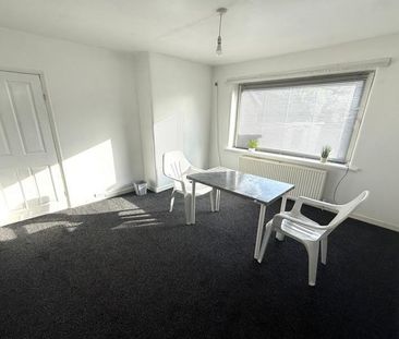 3 Bedroom Semi Detached Available Arranging tenancy - Photo 6