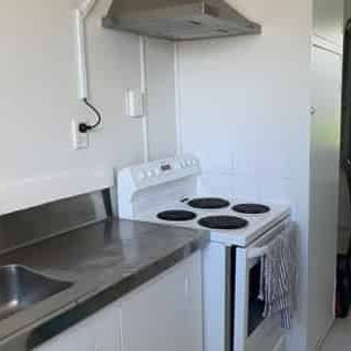 Close to schools and shops - Photo 1