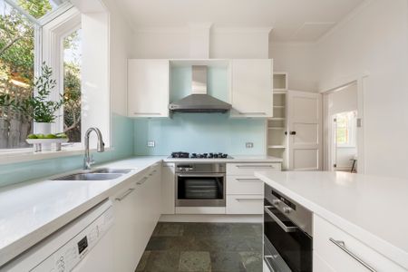 3 Hartwell Hill Road, Camberwell VIC 3124 - House For Rent | Domain - Photo 5