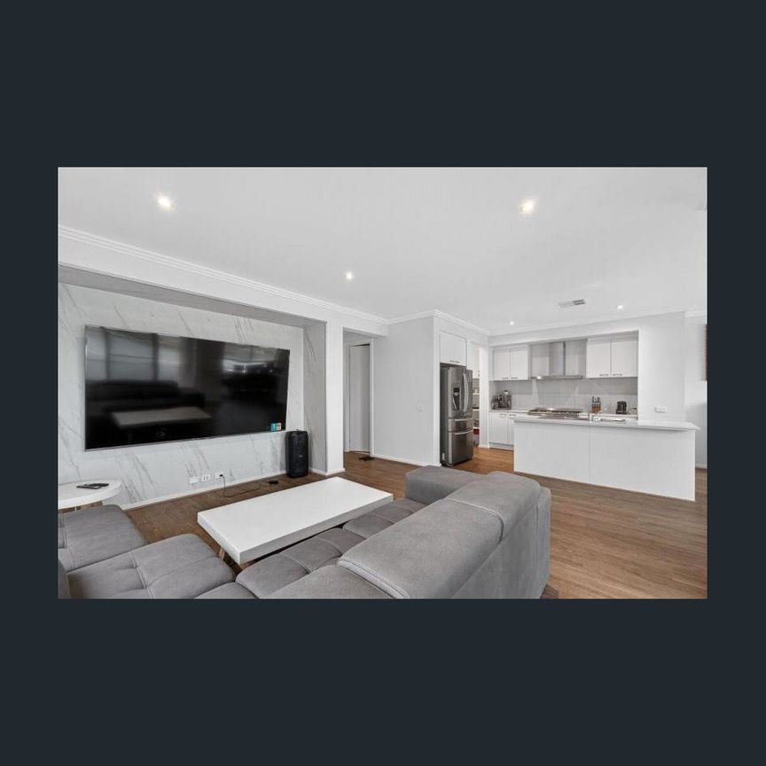 Stylish Island Retreat – Spacious Family Living on Hindmarsh Island - Photo 1