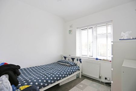 Price £2,100 pcm - Available 01/12/2025 - Part Furnished - Photo 5
