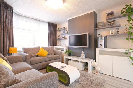 3 bedroom semi-detached house to rent - Photo 2