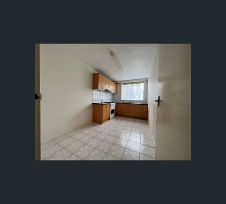 2/11 Owen Street, Footscray, Vic 3011 - Photo 5
