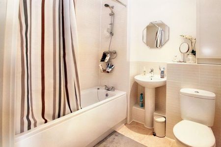 2 bedroom flat to rent - Photo 5