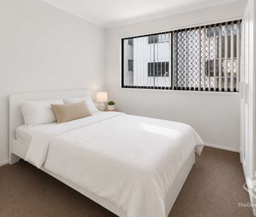 Modern Spacious 3 + 1 Bedroom Corner Block Townhouse - Photo 6
