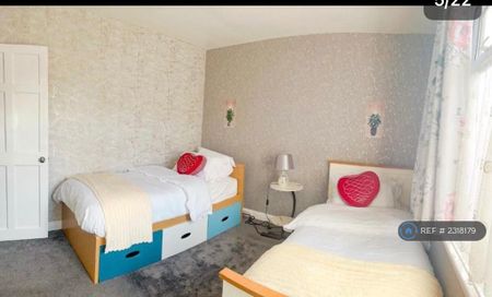 2 bedroom terraced house to rent - Photo 4