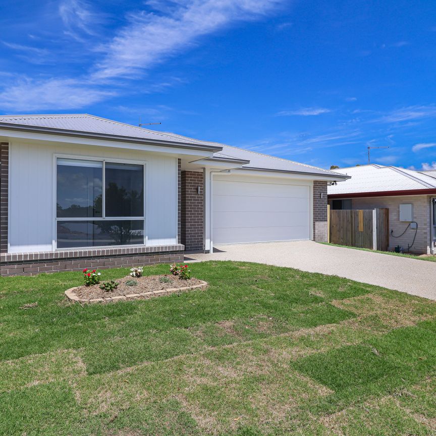 BUILT NEW. BUILT FOR YOU. WELCOME TO 8 SCAMPI DRIVE. - Photo 1