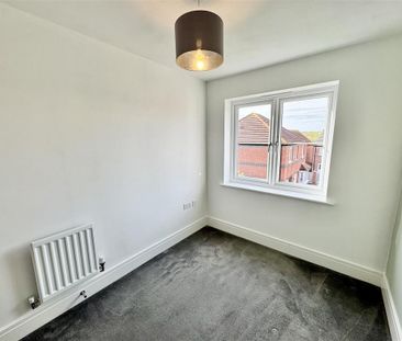 3 bedroom semi-detached house to rent - Photo 5