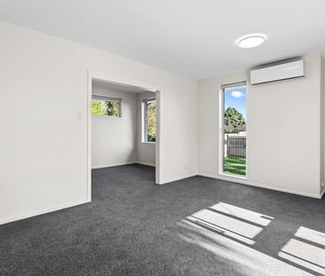 Modernized 3 Bedroom Family Home - Photo 4