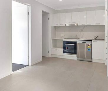 Modern 2-Bedroom Unit - Great Location! - Photo 2
