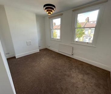 3 Bed Terraced House, Dundee Road, SE25 - Photo 4