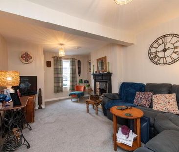 25 Antrim Road, Ballynahinch, BT24 8AN - Photo 1