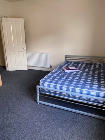 4 bedroom terraced house to rent - Photo 5